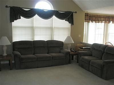 4th image of 27054 Dogwood Ln