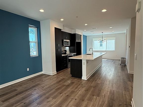 2nd image of 820 Aloe Pl