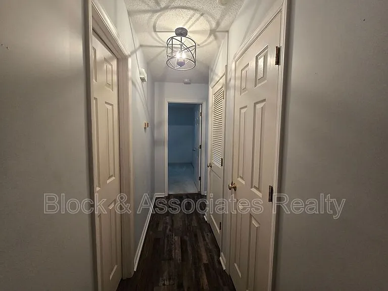 606 English Ct — Photo 9