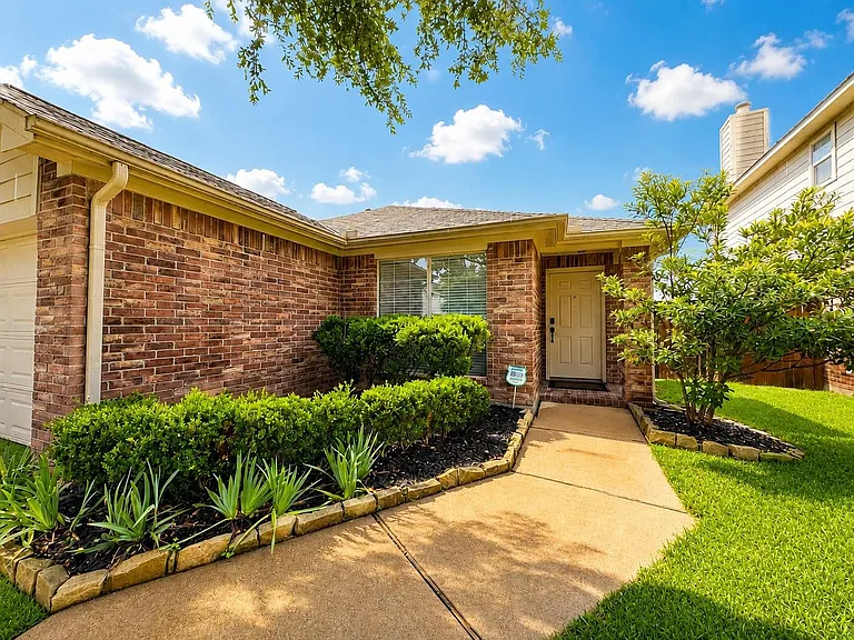 1823 Strongs Ct — Photo 3