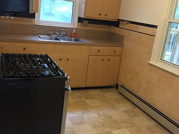 5th image of 28 Chestnut St