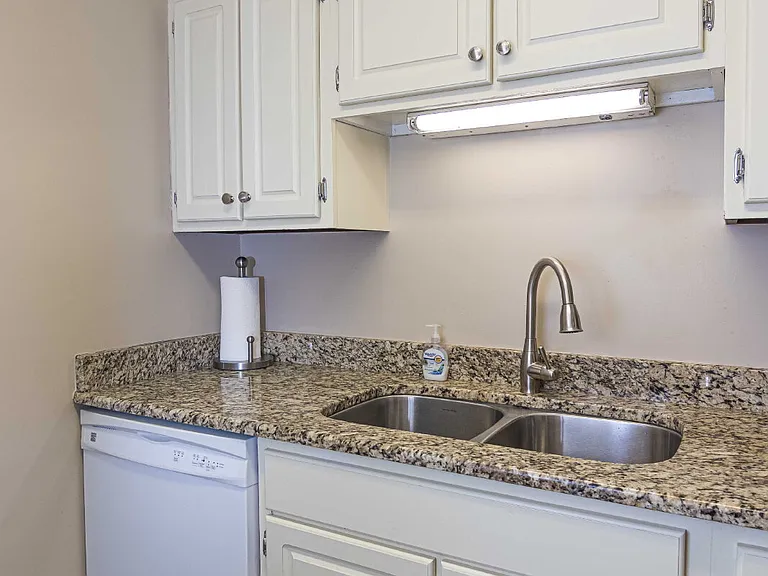 103 E Lockhaven Dr #E — Photo 16