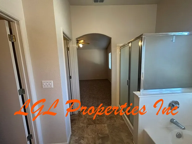 4116 Woodwillow Ln — Photo 32