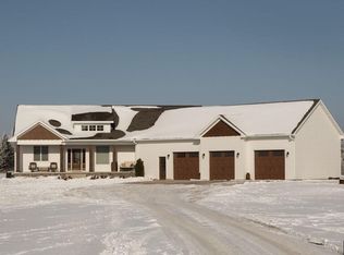 38326 Honeysuckle Ln, North Mankato, MN 56003