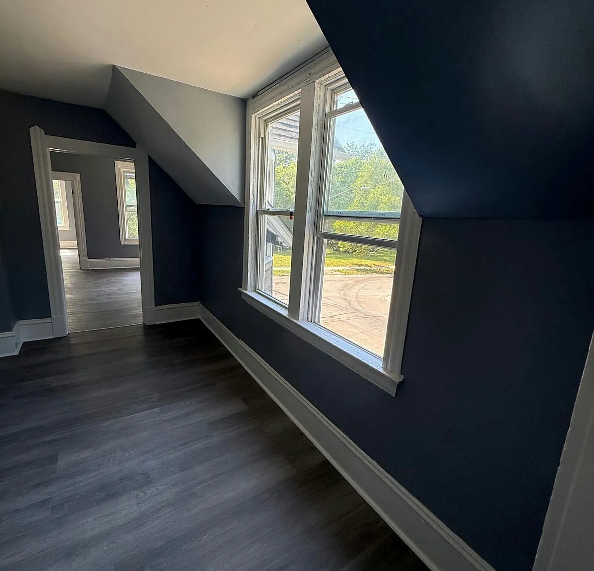 3 bed, 1000 sqft, $1,300 — Photo 4