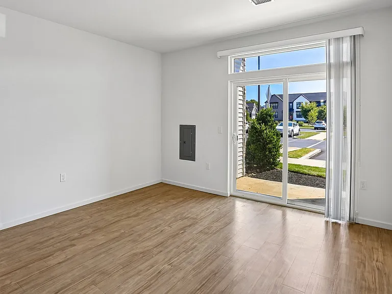 Park West Apartments — Photo 36