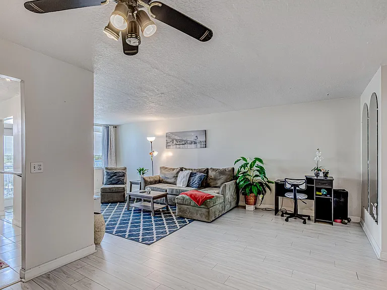 108 Paradise Harbour Blvd #512 — Photo 9