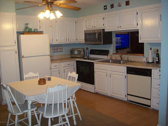 3rd image of 909 Lora Ln