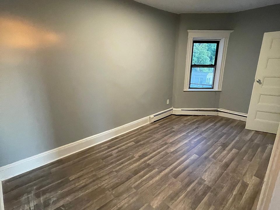 2nd image of 176 Oak St APT 4F