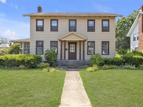 234 Garden Street, Roslyn Heights, NY 11577