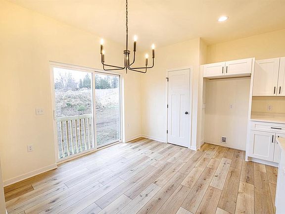 4th image of 209 Stonehill Court