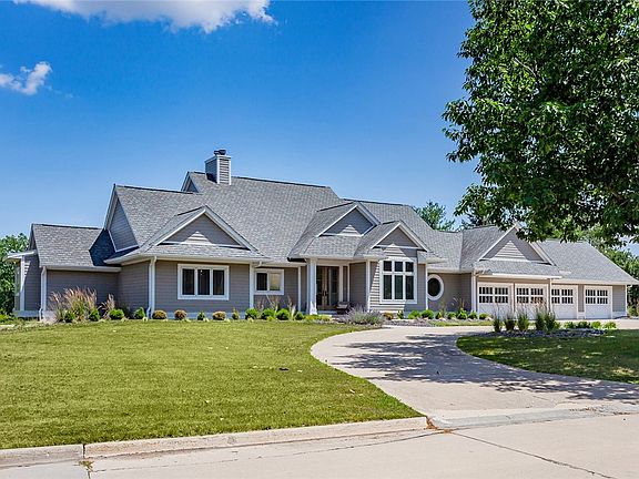 2nd image of 755 SE Southfork Dr