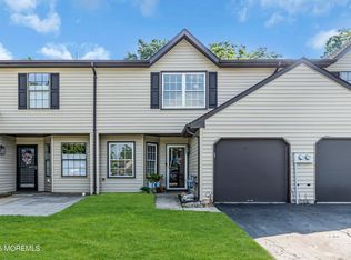 21 Seabreeze Sq, Howell, NJ 07731