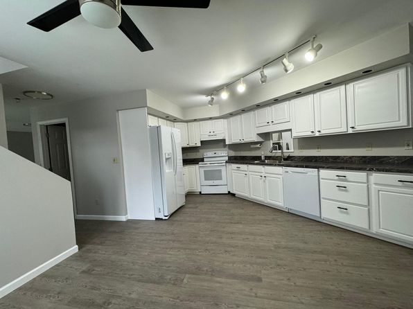 59 Thomas Rd, Shelburne, VT 05482