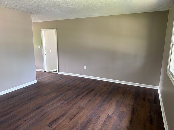 2nd image of 4979 Mercedes Dr