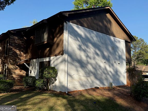 4th image of 668 Garden Walk Dr