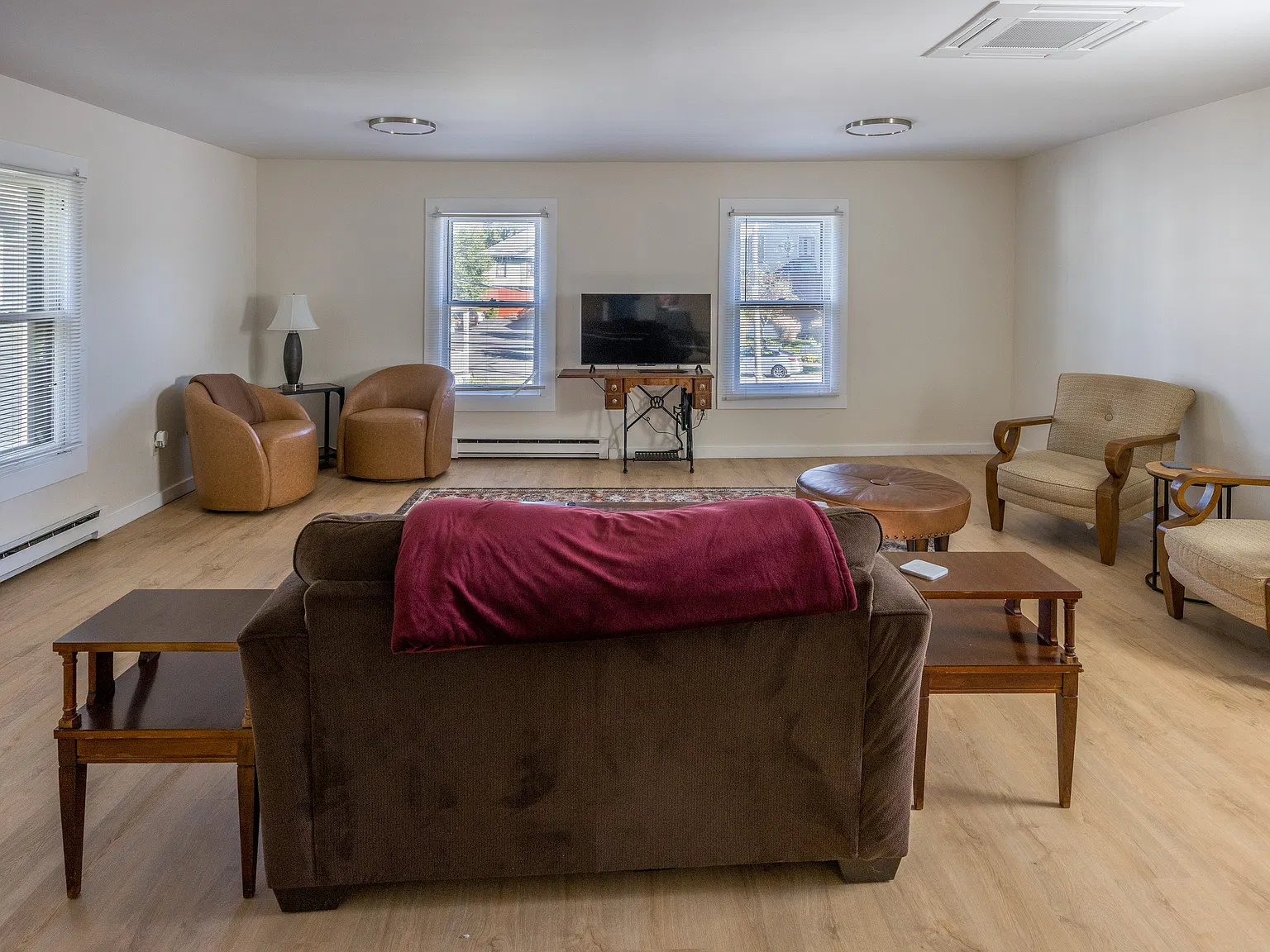 2 bed, 1000 sqft, $2,200 — Photo 3