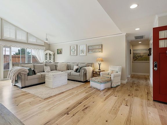 3rd image of 2028 Avignon Pl