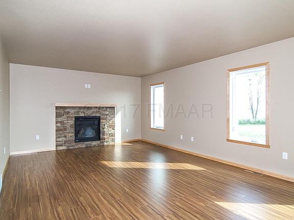 3rd image of 1525 46th Ave S