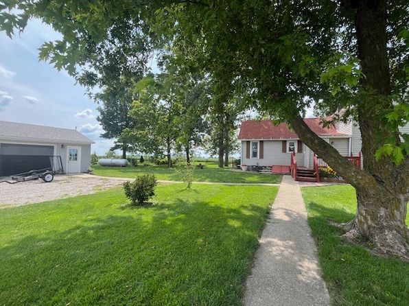 1227 E Hundred North Rd, Atwood, IL 61913