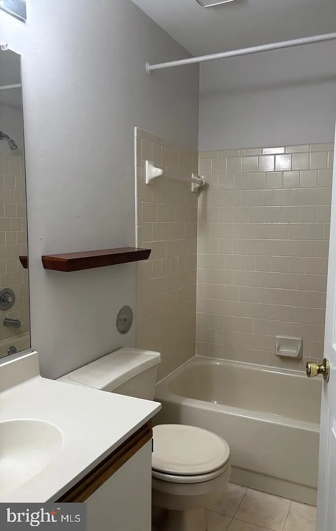 2 bed, 2.0 bath, 990 sqft, $2,100 — Photo 3