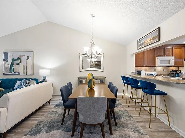 6900 Dennis Cir #J-205 — Photo 5