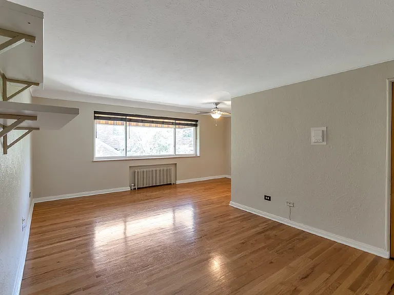 733 E 2nd Ave #203 — Photo 4