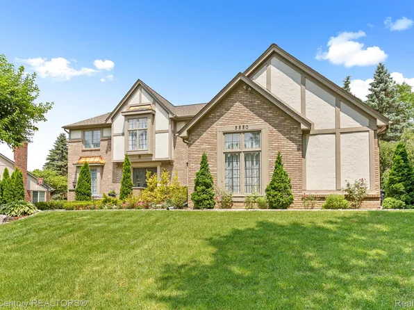 5550 Whitfield Dr, Troy, MI 48098