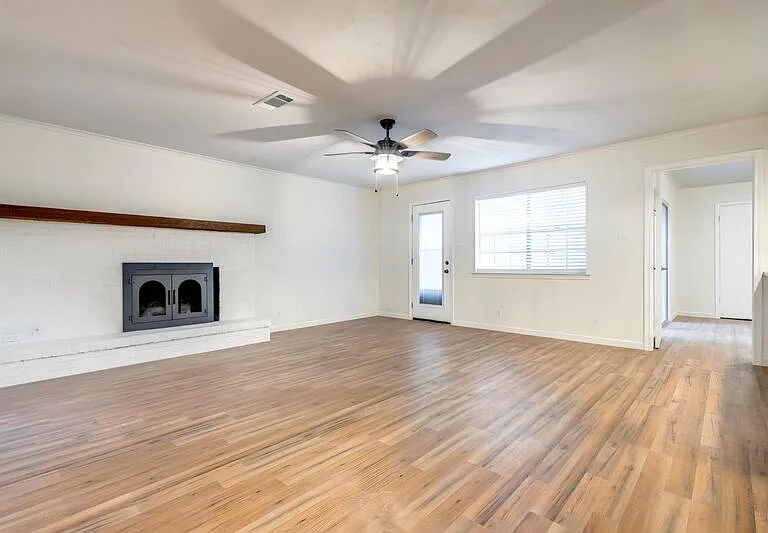 524 N Woods St — Photo 6