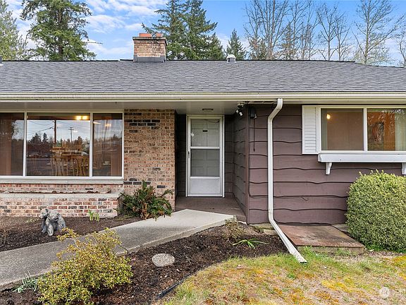 4th image of 13709 55th Avenue Ct E