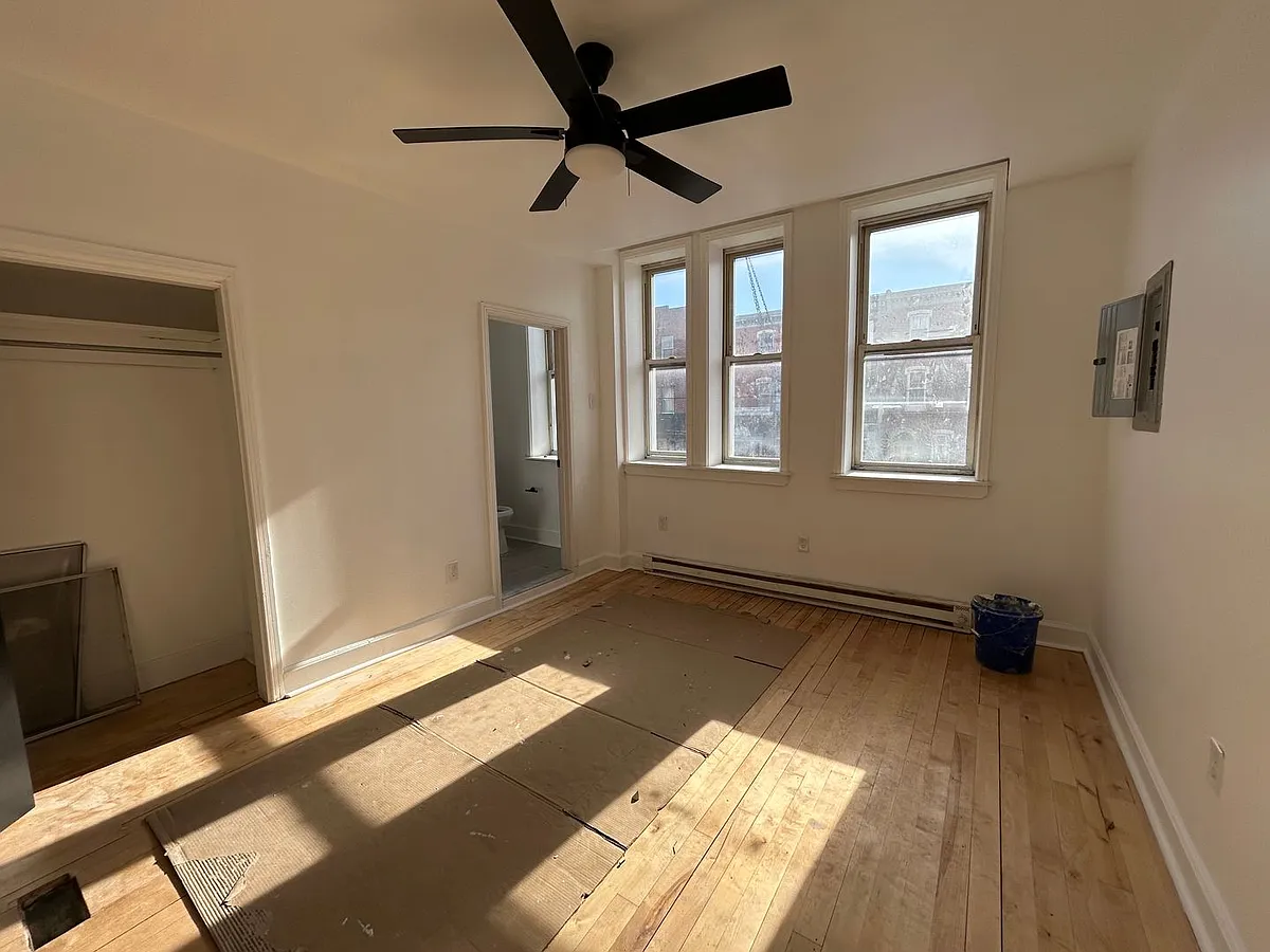 Building Photo - 2823 Girard Ave