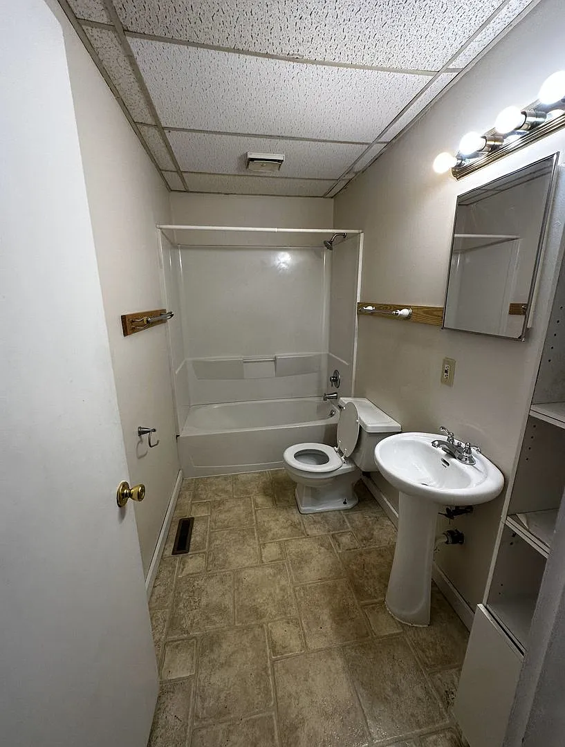 34 E 11th — Photo 3