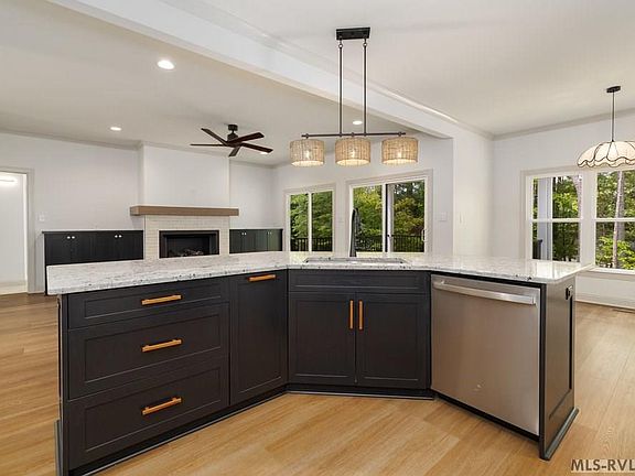 3rd image of 3506 Birdsong Rd