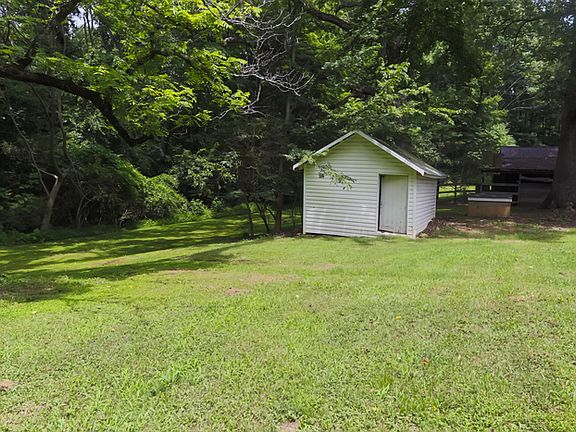 4th image of 200 Woodridge Ln