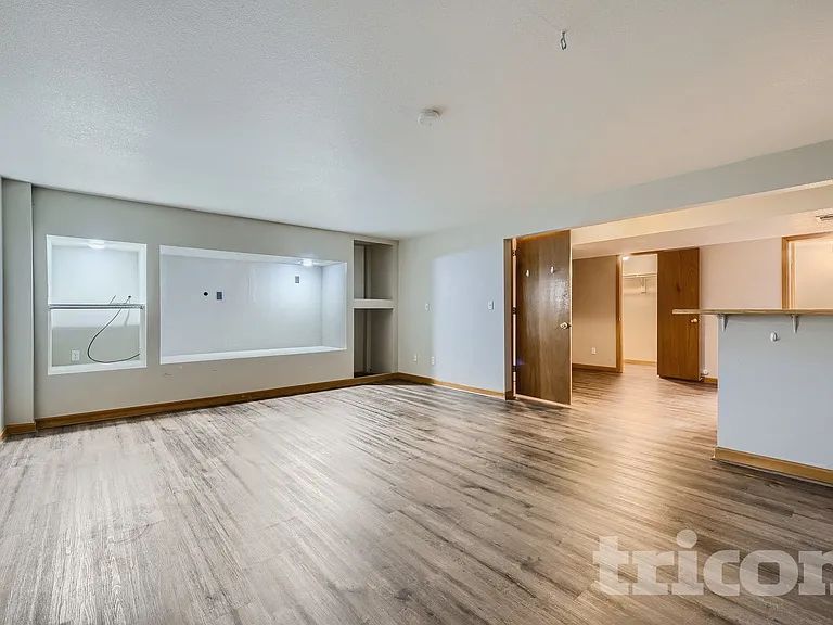 995 Cobblestone Dr — Photo 4