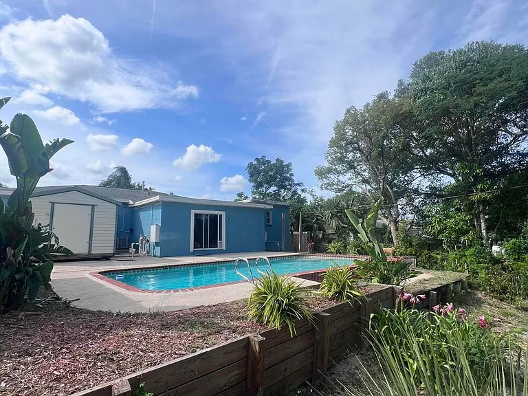 1717 La Marche Dr — Photo 3