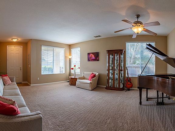 Living/Dining Room -entrance