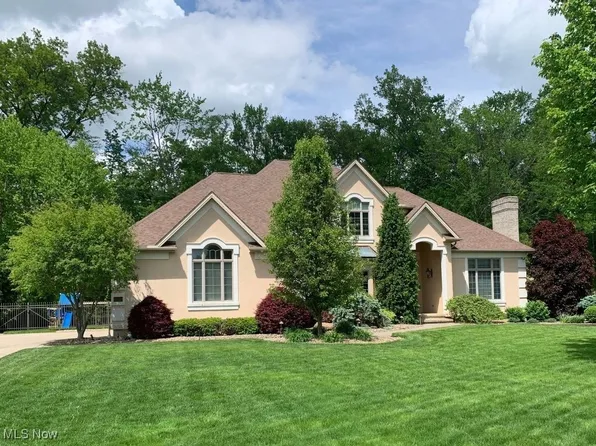 3850 Villa Rosa Dr, Canfield, OH 44406