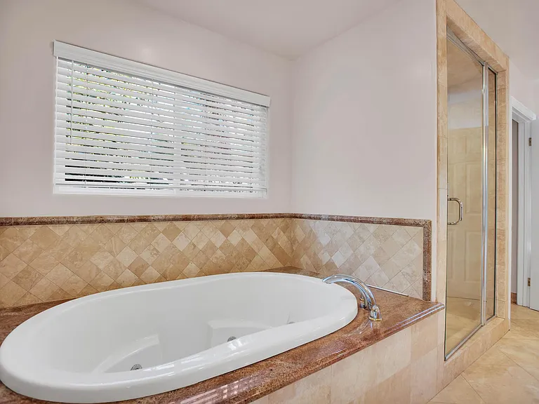 4537 Mammoth Ave — Photo 10