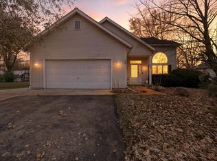 109 Galleon Run Dr SE, Poplar Grove, IL 61065