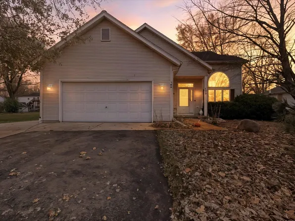 109 Galleon Run Dr SE, Poplar Grove, IL 61065