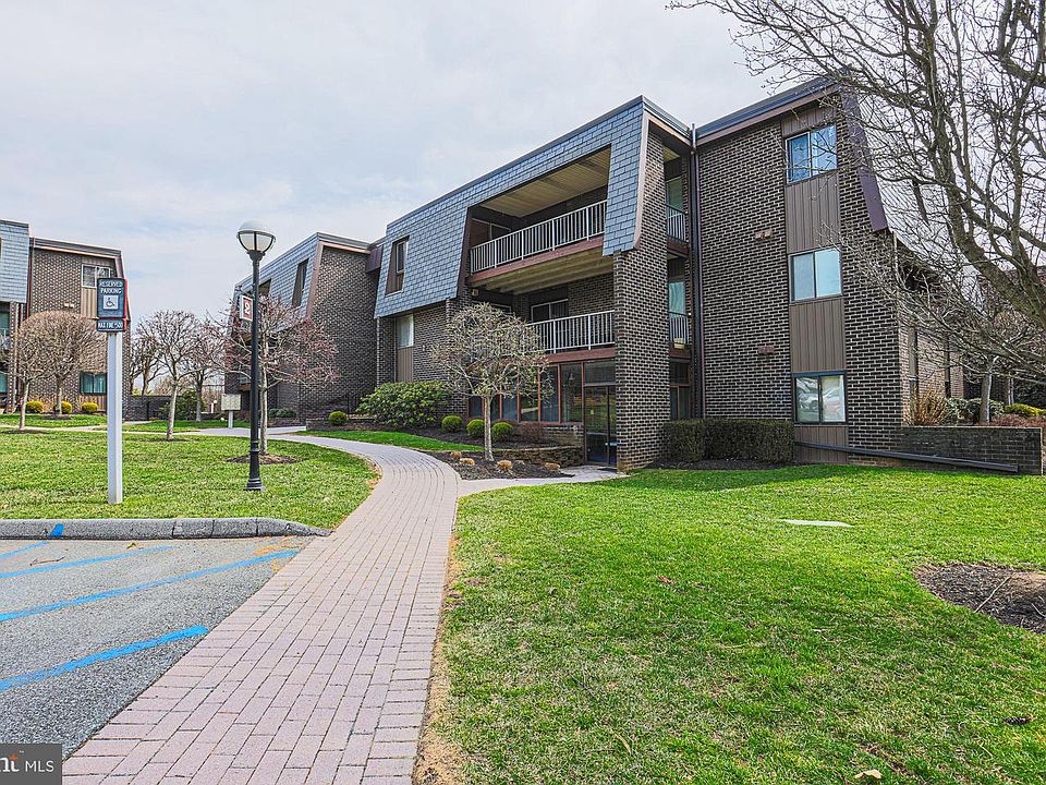 1st image of 2 Stonehenge Cir APT 9