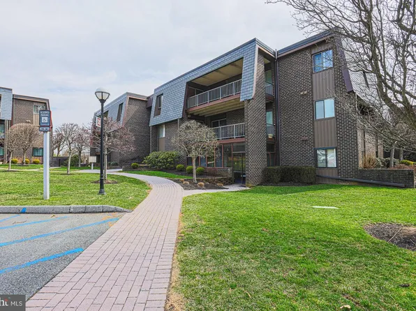 2 Stonehenge Cir APT 9, Pikesville, MD 21208