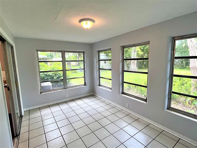 305 Trudgeon Dr — Photo 11