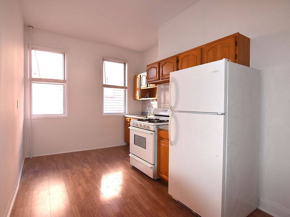 2nd image of 92 Eckford St #2J