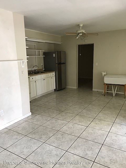 2nd image of 850 E Graves Ave