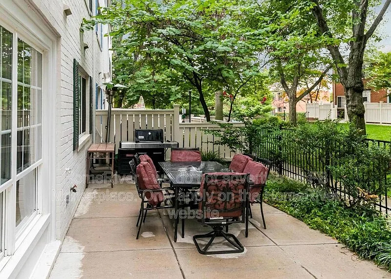 1 bed, 1.0 bath, 1070 sqft, $2,050 — Photo 3