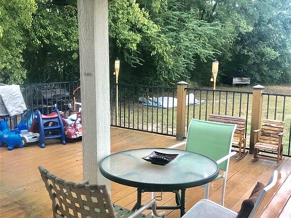 4th image of 515 Morning Glory Cir