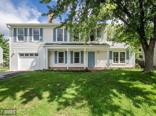 8 Barnswallow Ct, Sterling, VA 20164