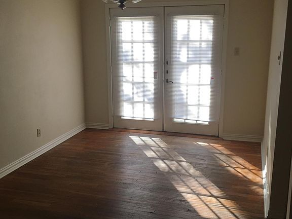 5th image of 701 Oak Hill Dr